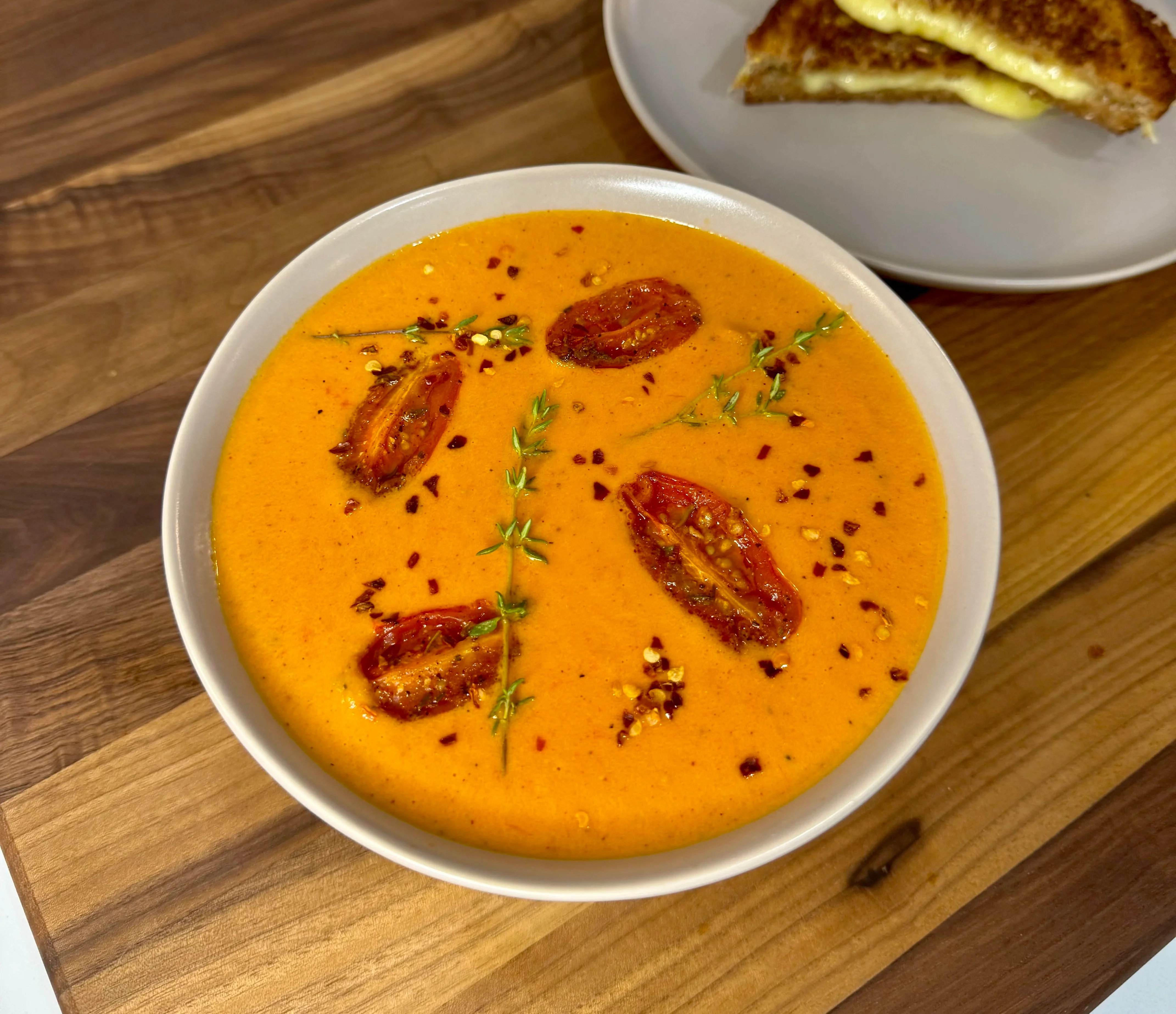 creamy-roasted-garlic-tomato-soup
