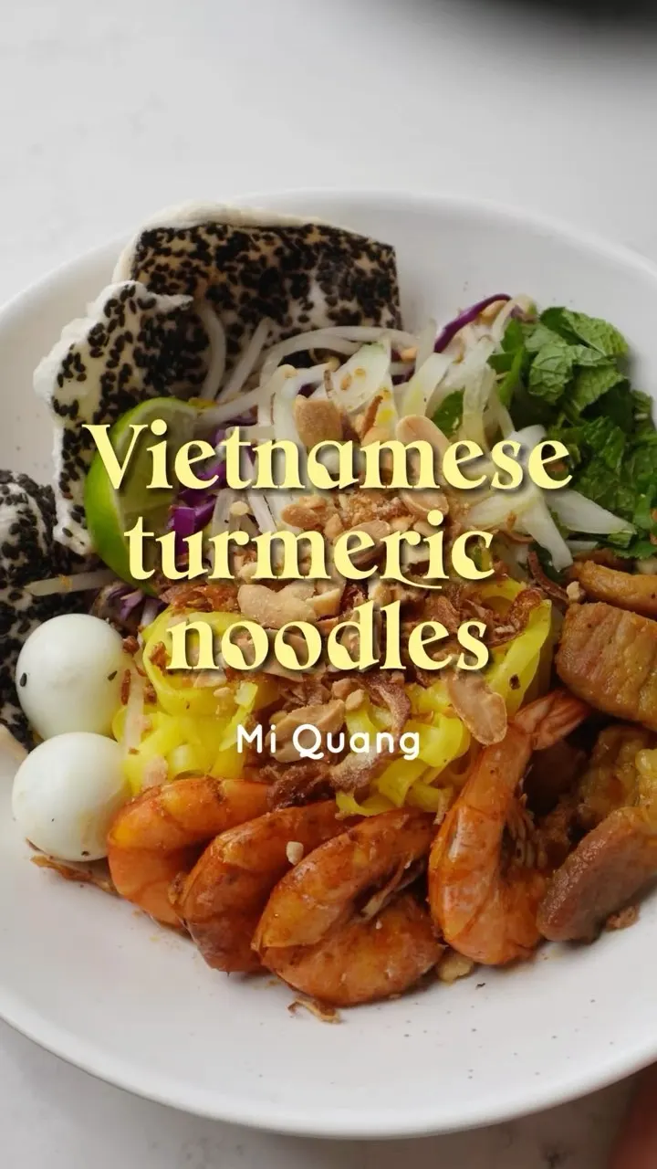vietnamese-turmeric-noodles-mi-quang