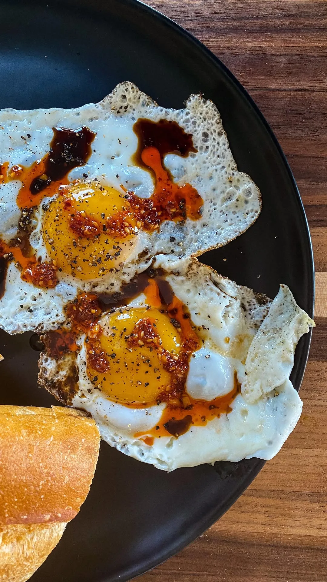 sunny-side-up-eggs-with-soy-sauce-and-french-baguette:-banh-mi-op-la