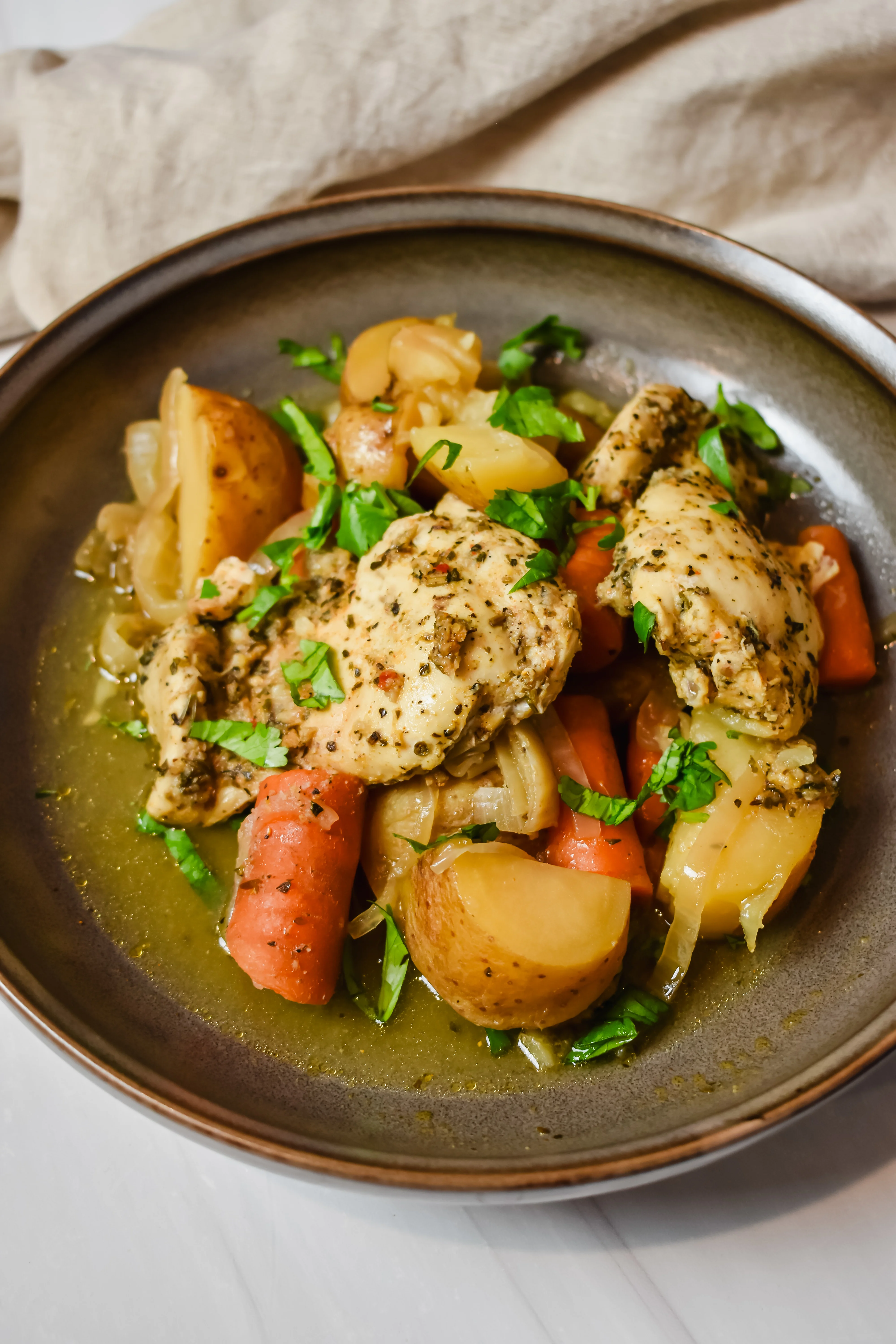 slow-cooker-lemon-herb-chicken