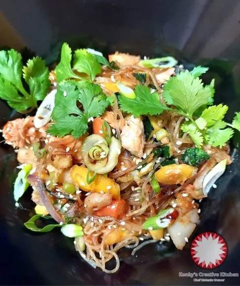 :-salmon-noodle-stir-fry-sanwenyu-miantiao-cho