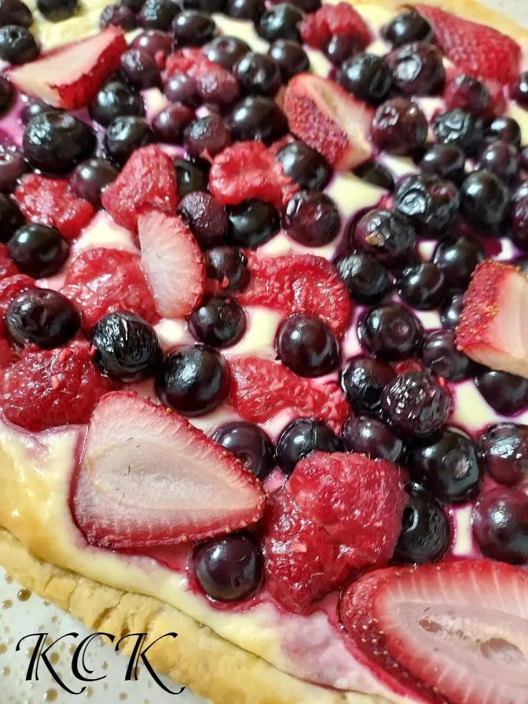 berries-and-cream-cheese-puff-pastry
