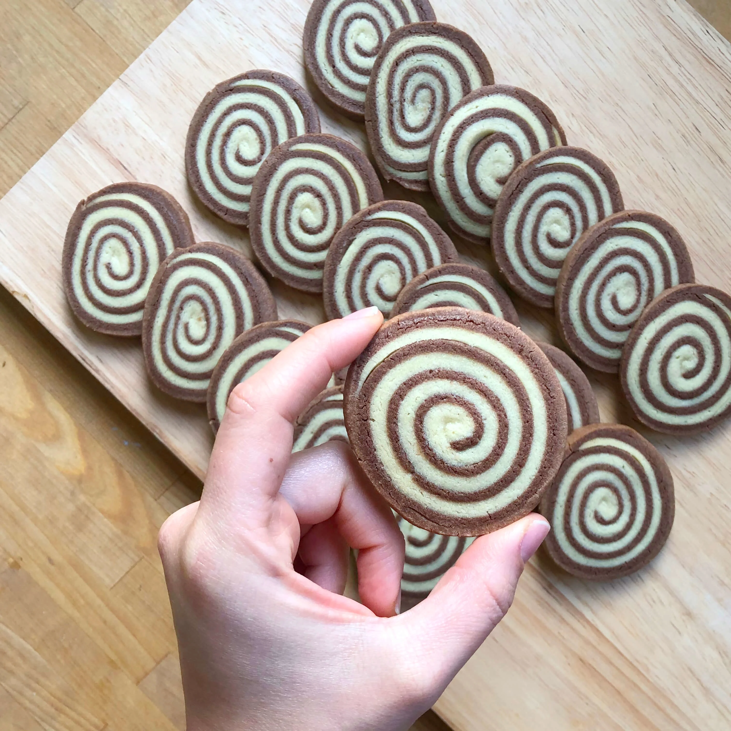 vanilla-and-chocolate-swirl-cookies