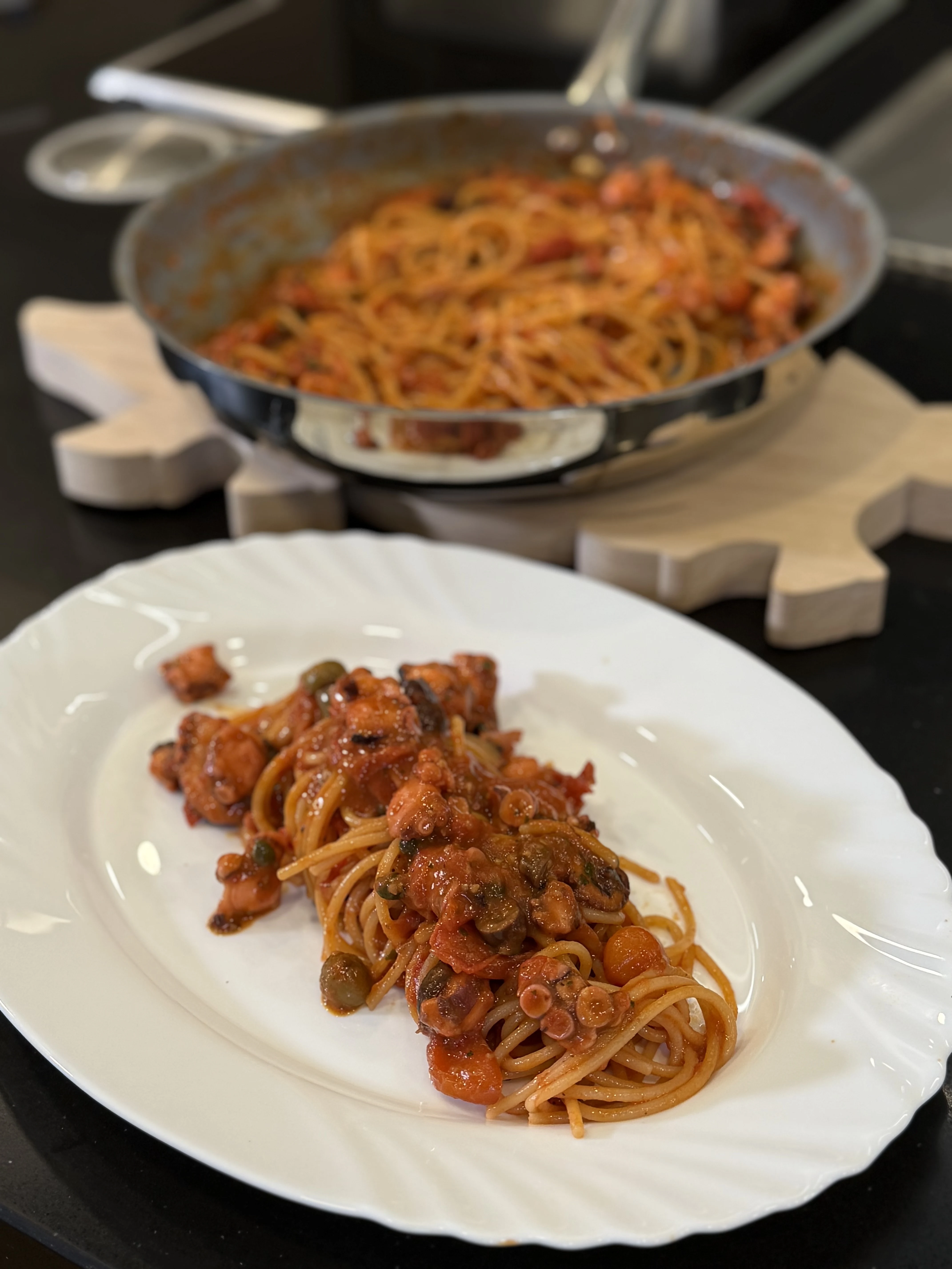 spaghetti-alla-luciana-traditional-italian-octopus-pasta
