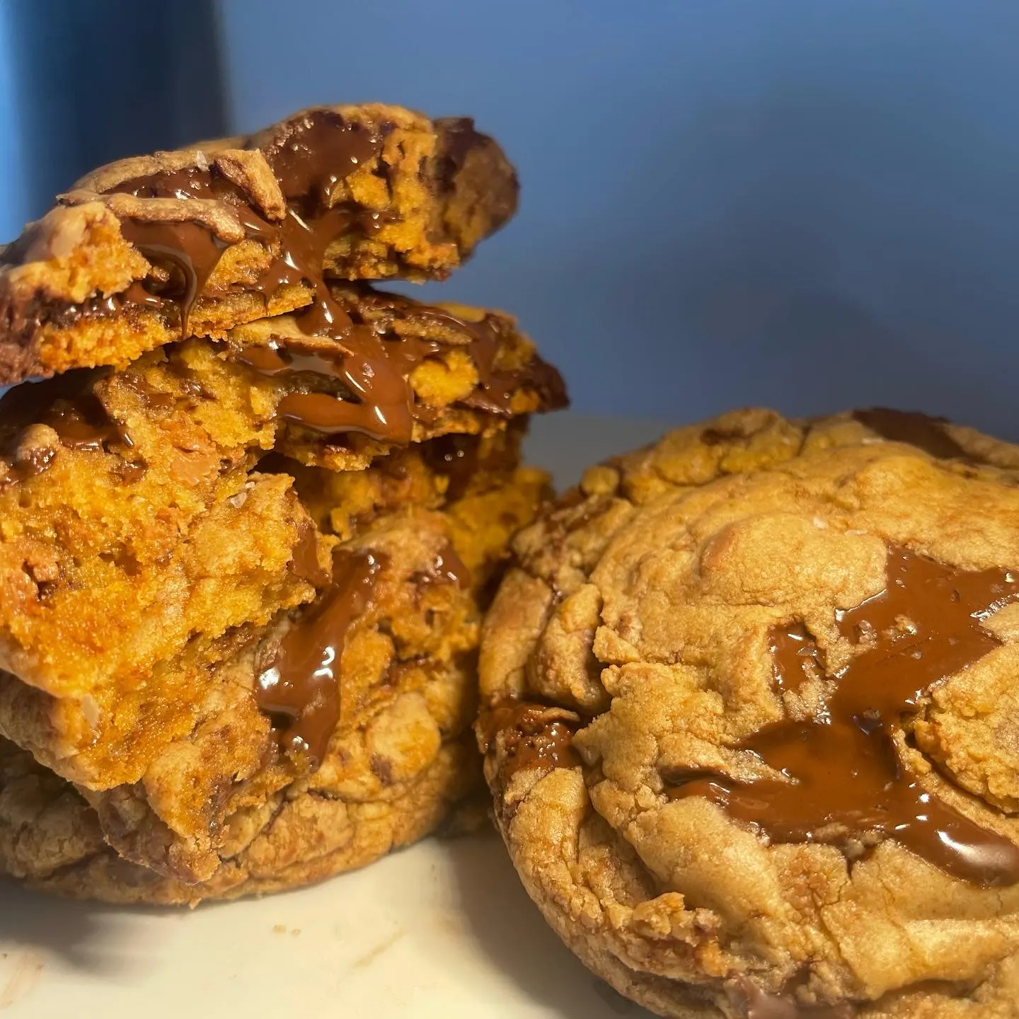 crispy-edge-gooey-center-chocolate-chunk-cookies