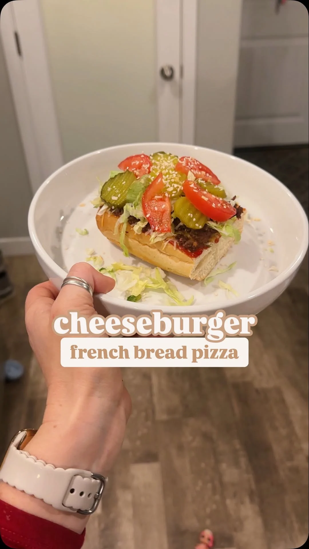 cheeseburger-french-bread-pizza