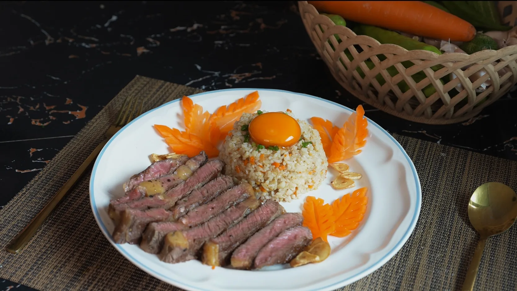 garlic-butter-fried-rice-with-minced-pork