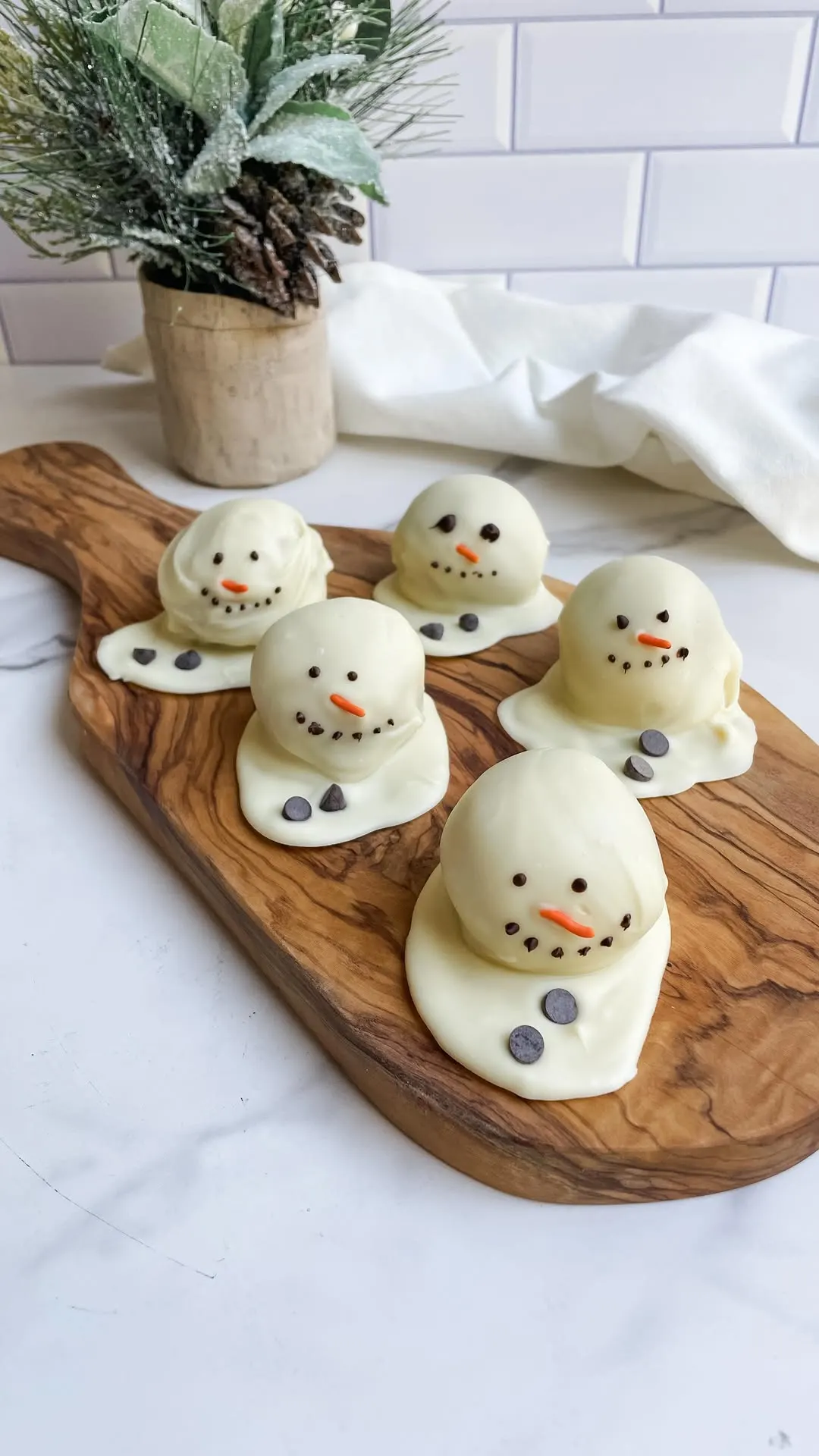 melted-snowman-cake-balls