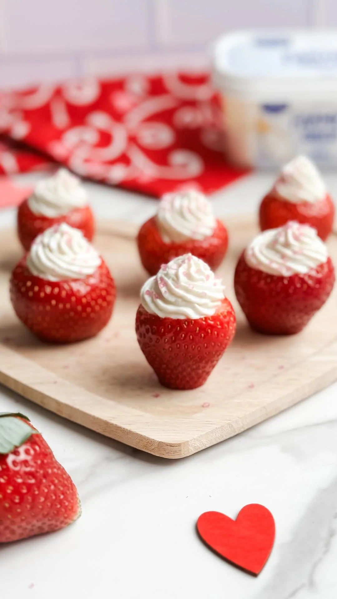 cheesecake-stuffed-strawberries