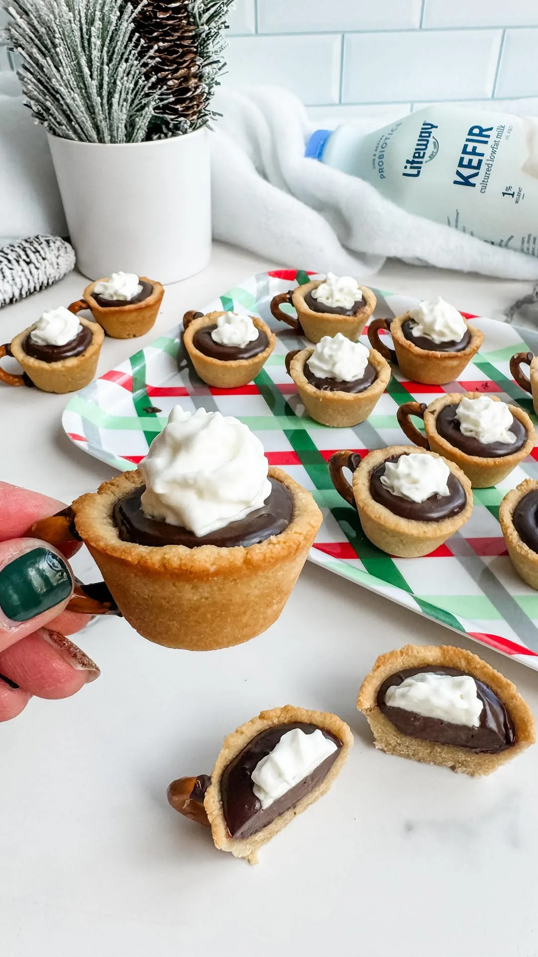 hot-cocoa-cookie-cups