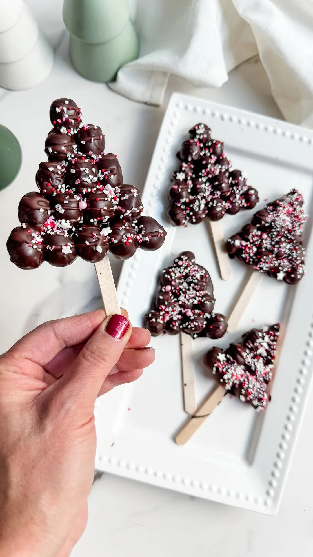 chocolate-covered-cranberry-christmas-trees