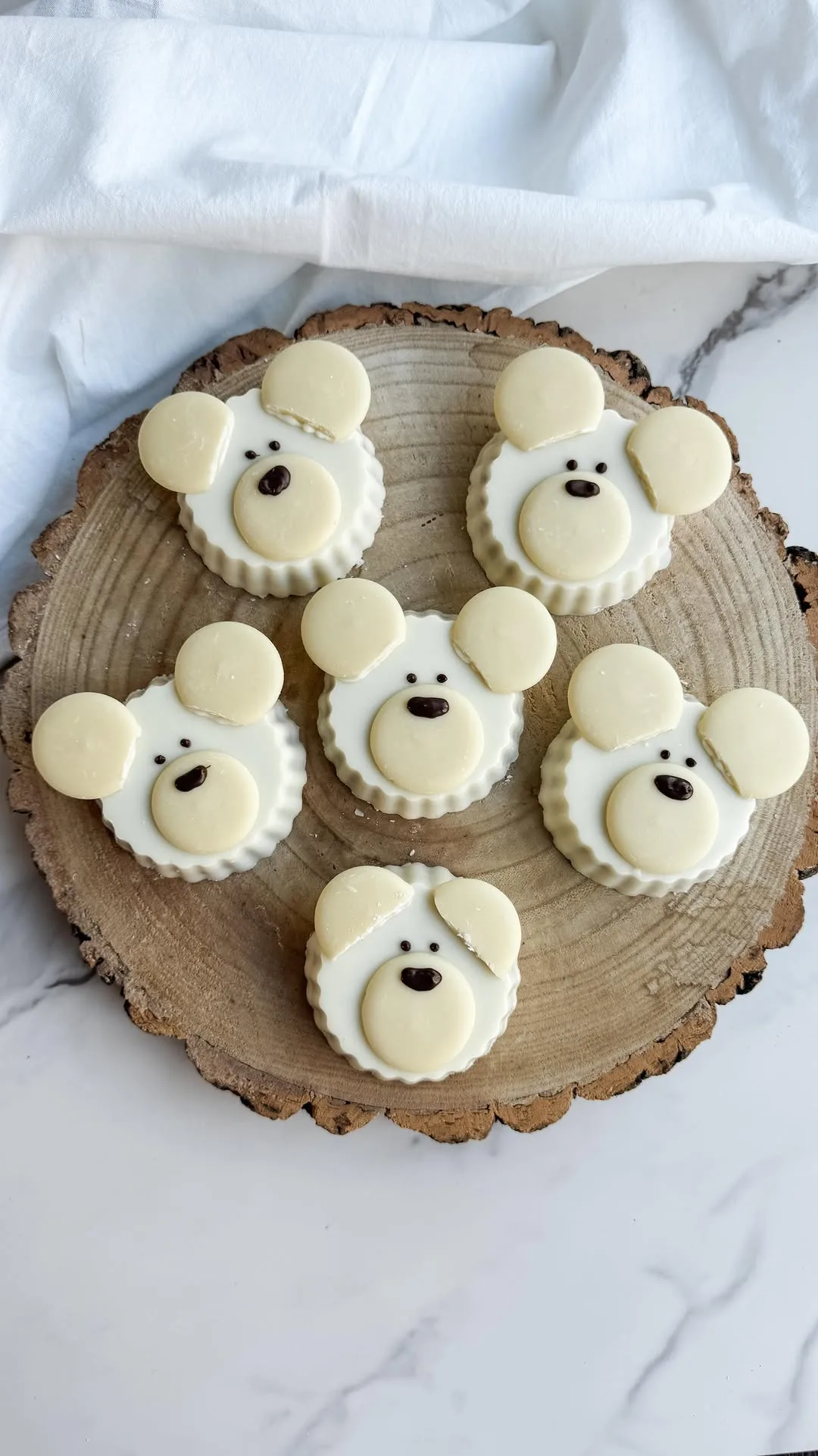 polar-bear-white-chocolate-raspberry-cups