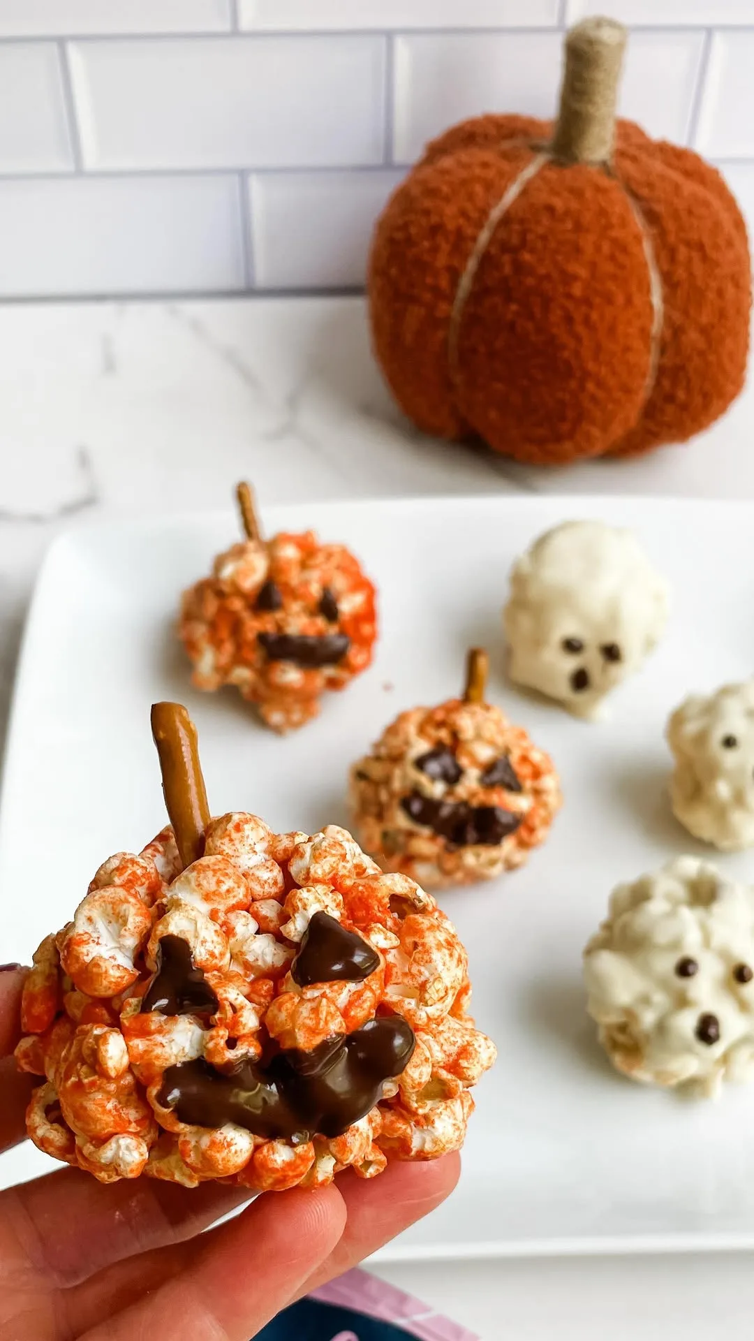 halloween-popcorn-balls