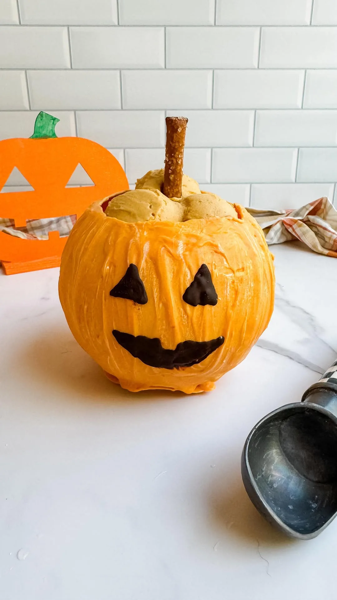 edible-pumpkin-ice-cream-bowls