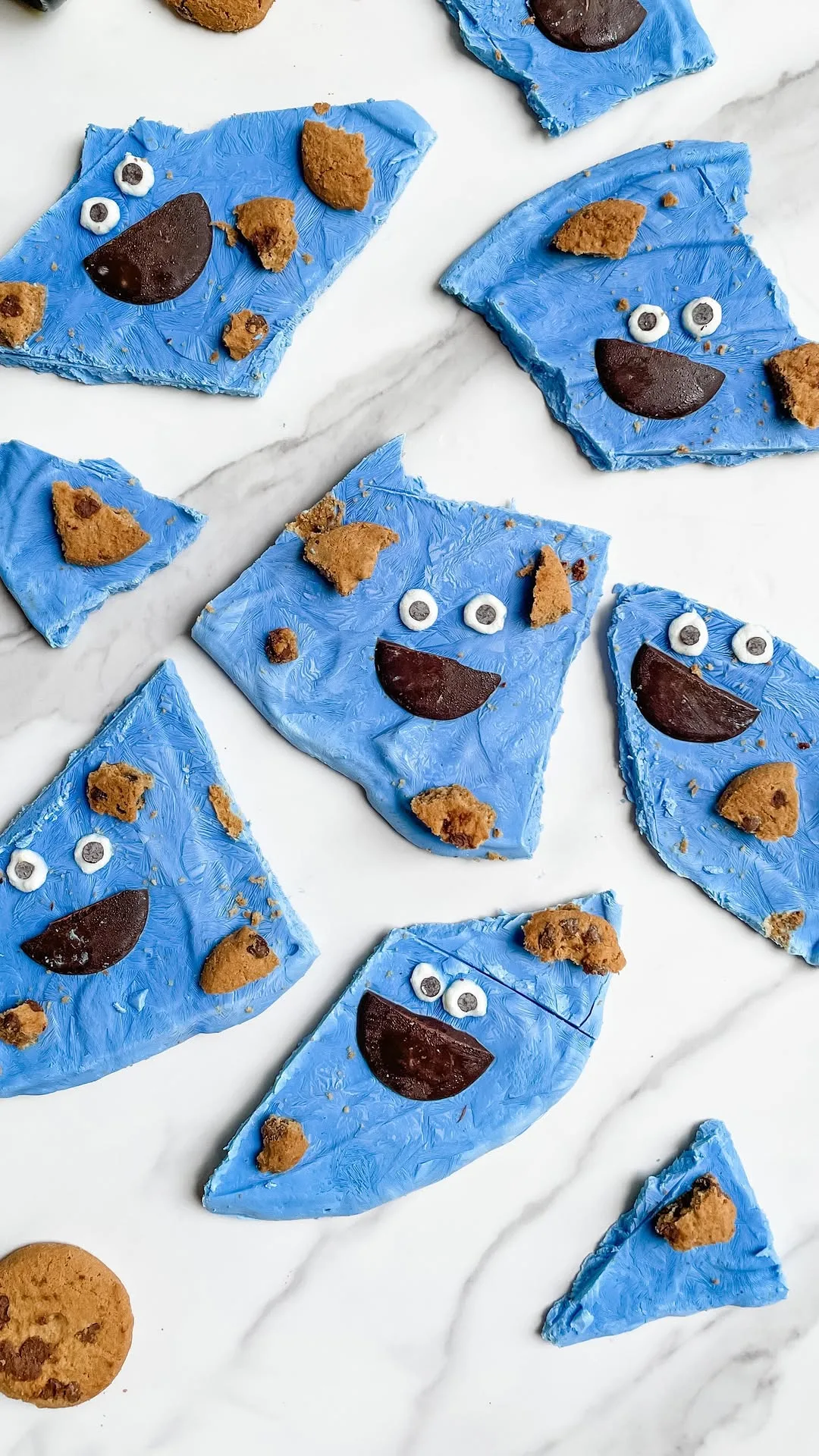 cookie-monster-yogurt-bark