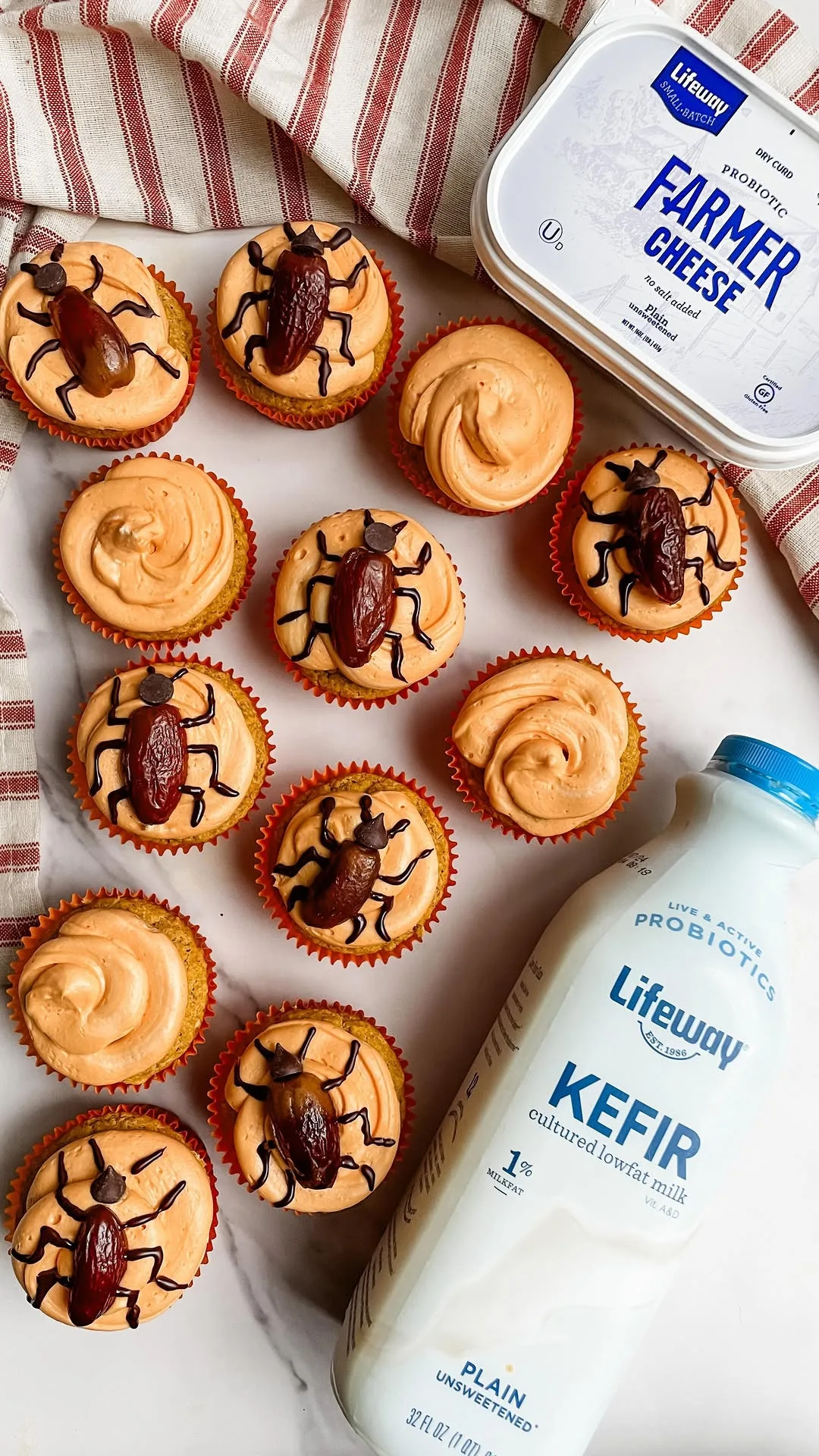 cockroach-pumpkin-spice-cupcakes