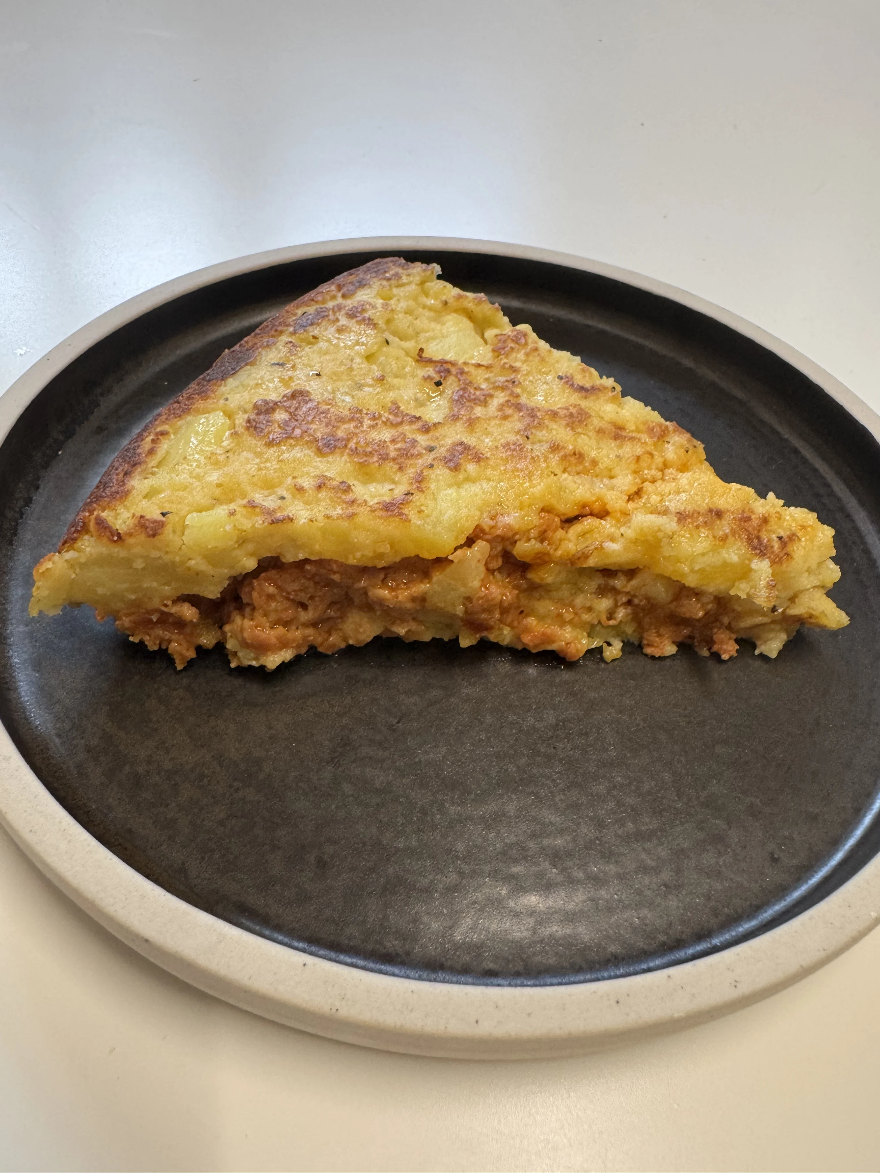 tortilla-de-patatas-con-chorizo-y-queso-vegana