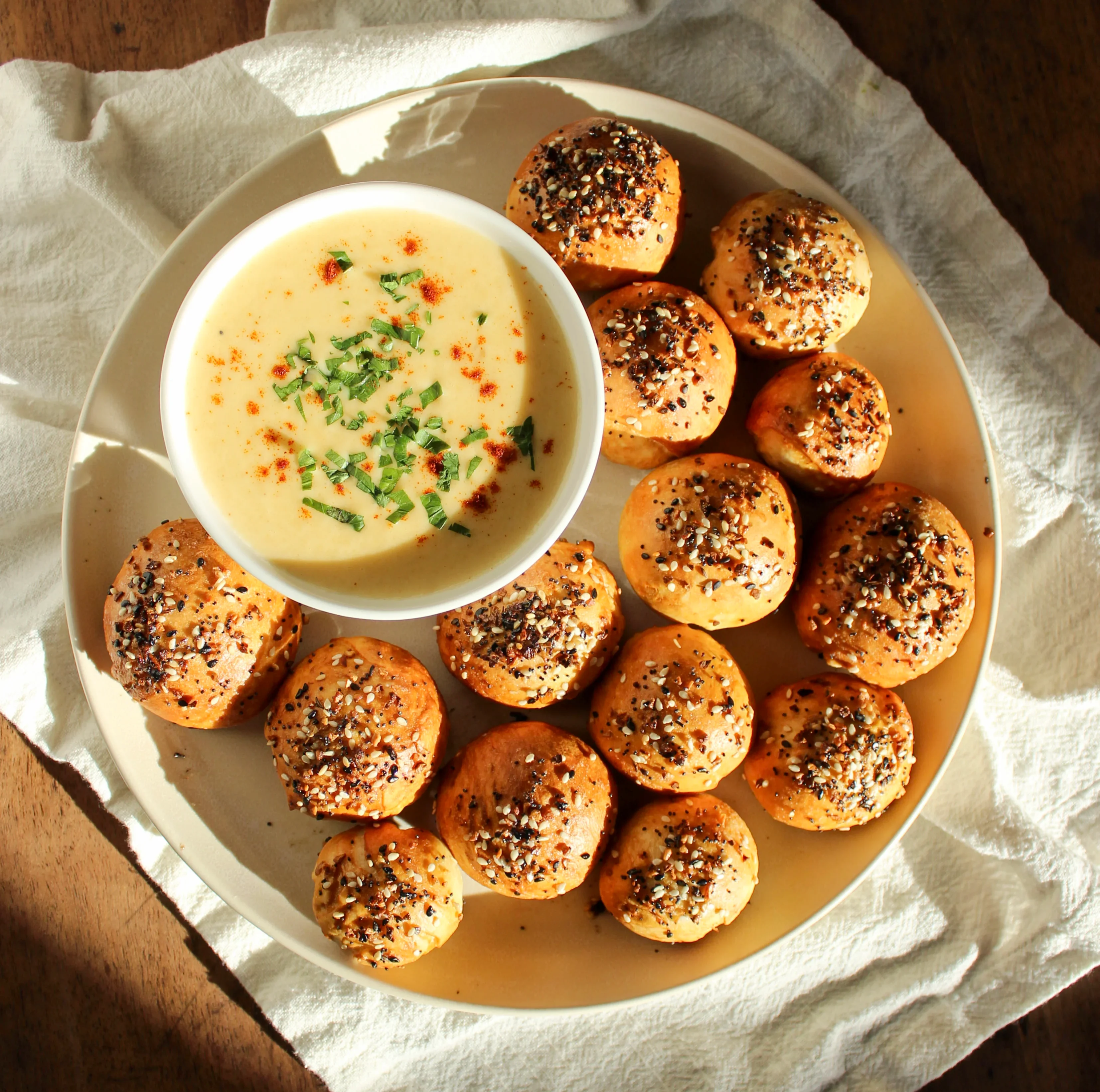 pretzel-balls-and-beer-cheese