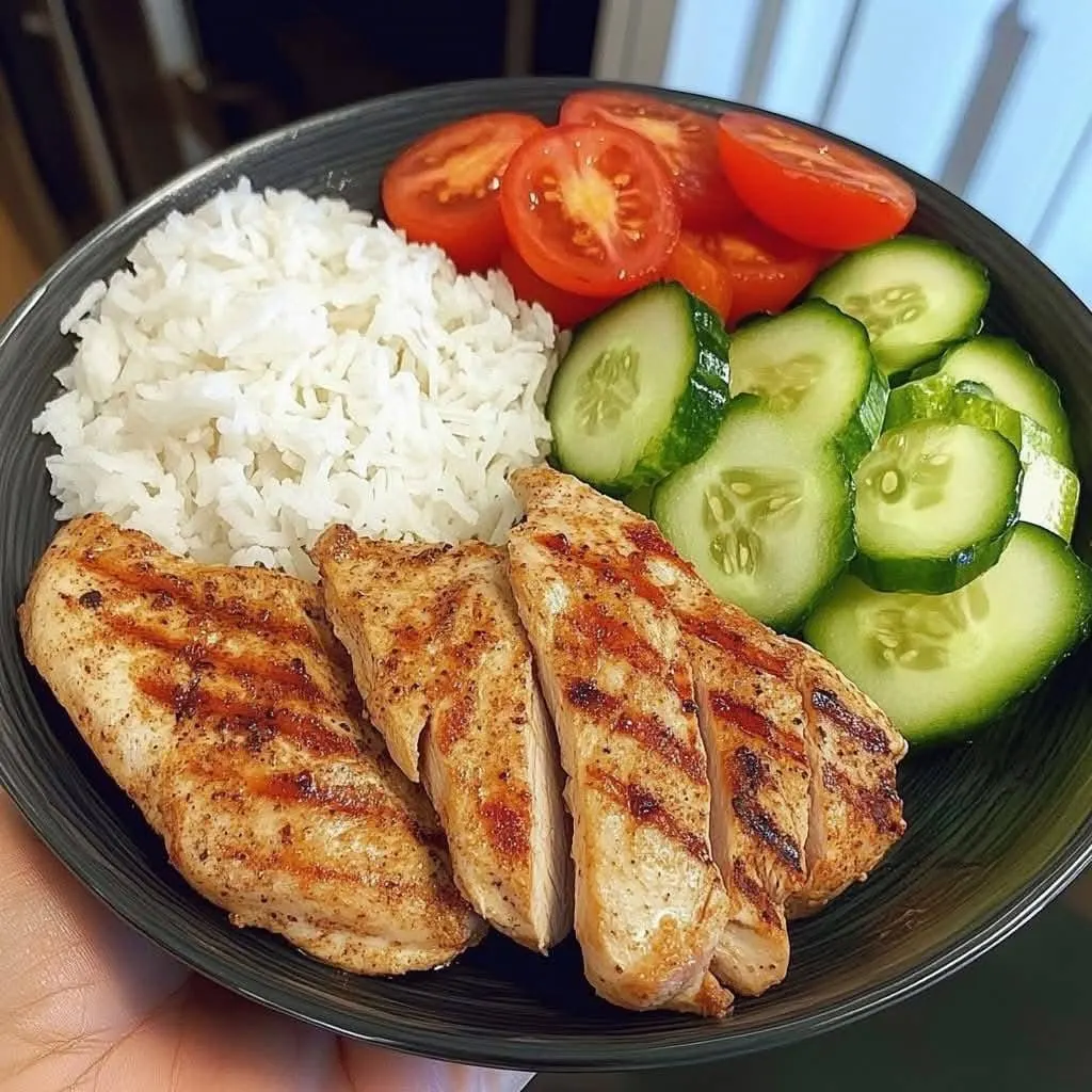simple-and-juicy-grilled-chicken-with-rice-and-fresh-salad