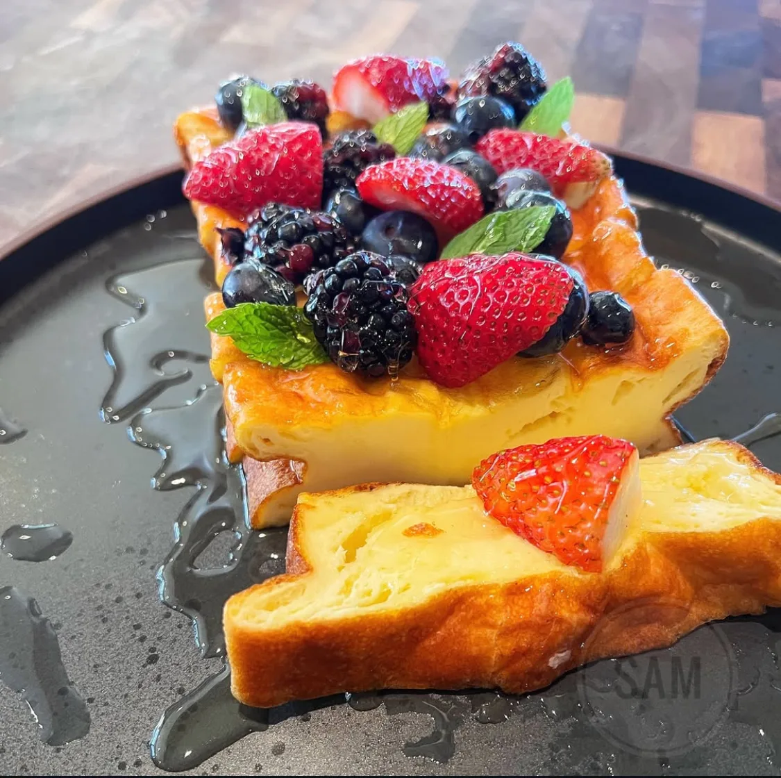 yogurt-and-berry-loaf