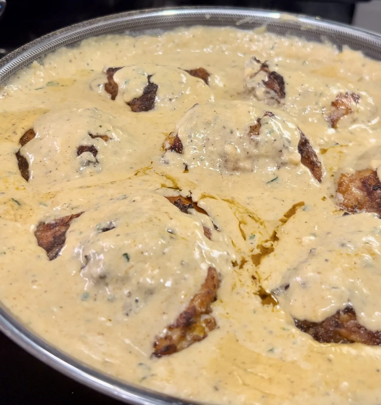 baked-chicken-thighs-with-creamy-garlic-sauce