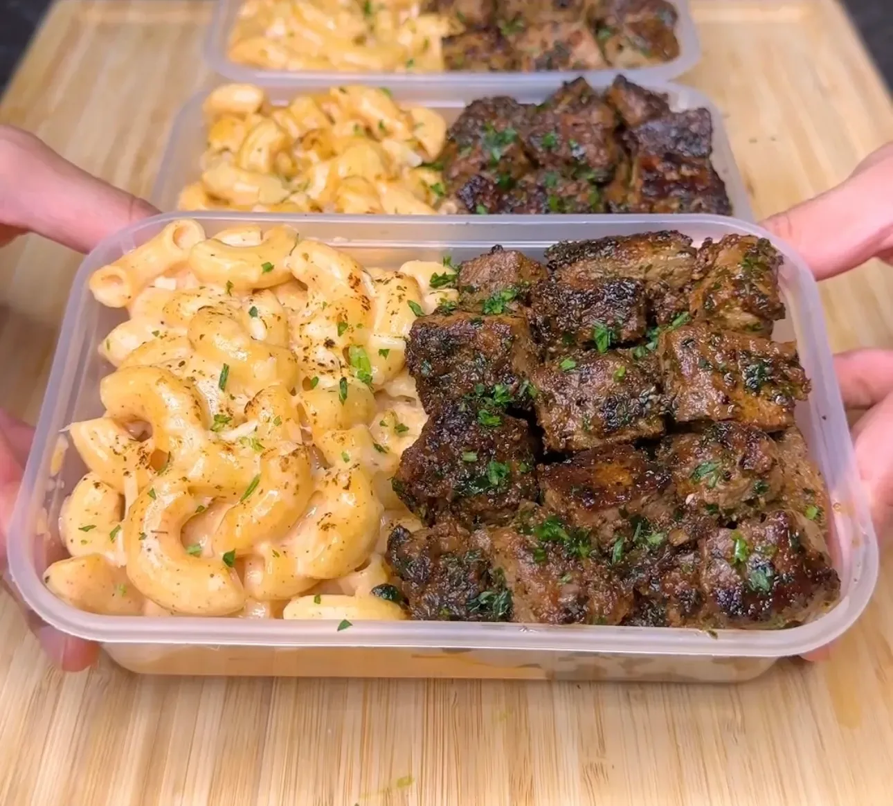 garlic-butter-steak-bites-and-cajun-mac-n-cheese