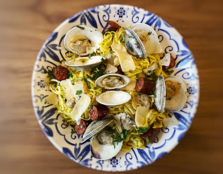 fettuccine-with-clams-and-merguez.