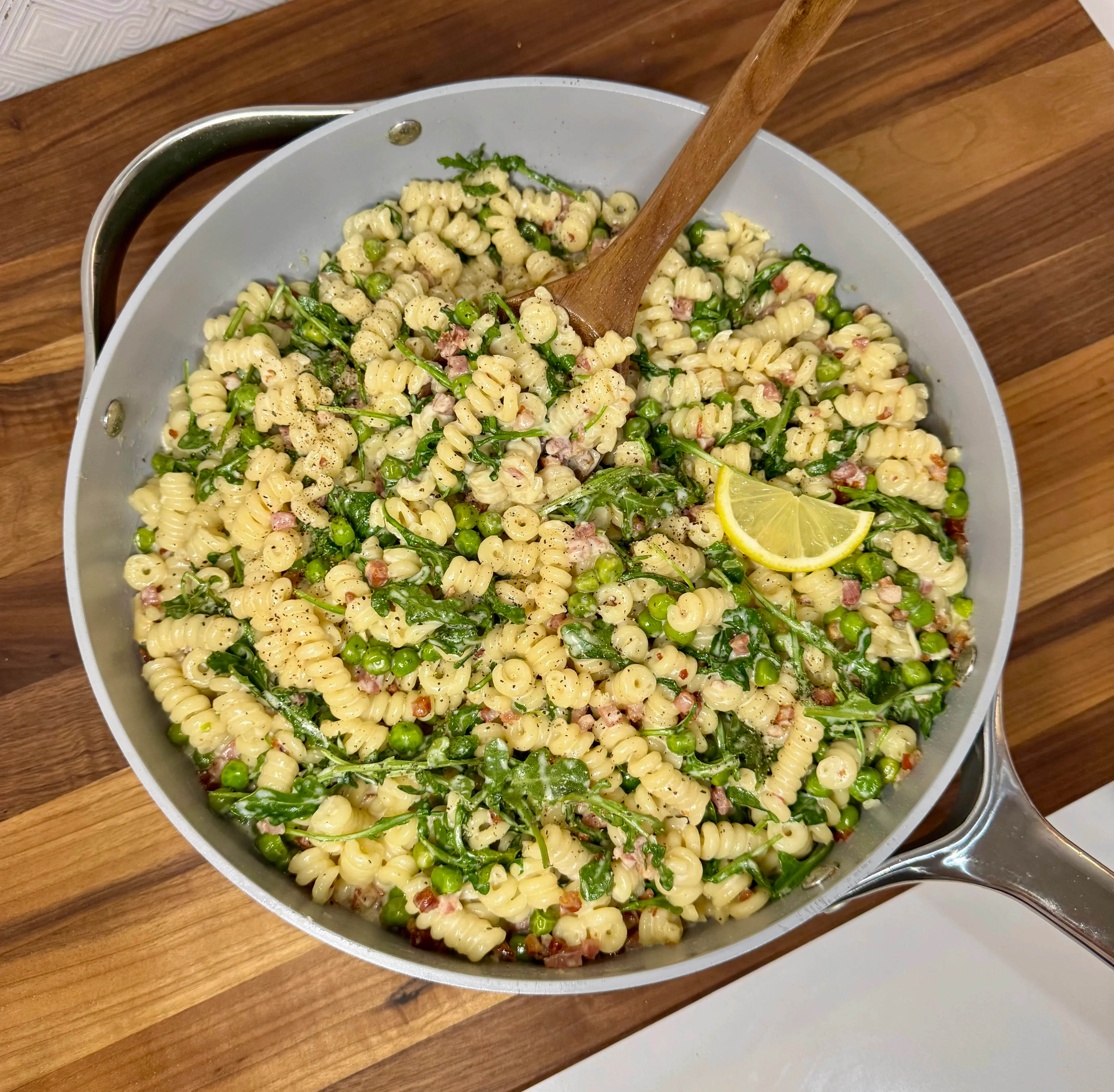 creamy-lemon-pasta-with-peas-and-pancetta