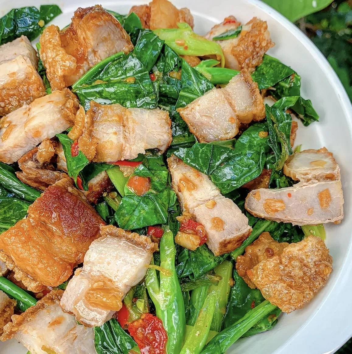 crispy-pork-stir-fry-with-chinese-kale-(pad-kana-moo-krob)