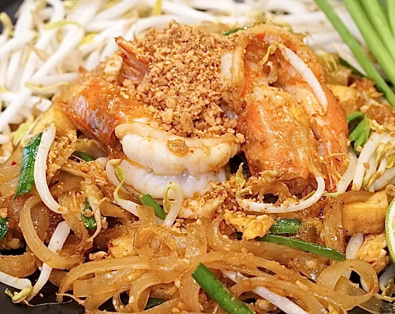 pad-thai-with-fresh-shrimp-(phad-thai-goong-sod)