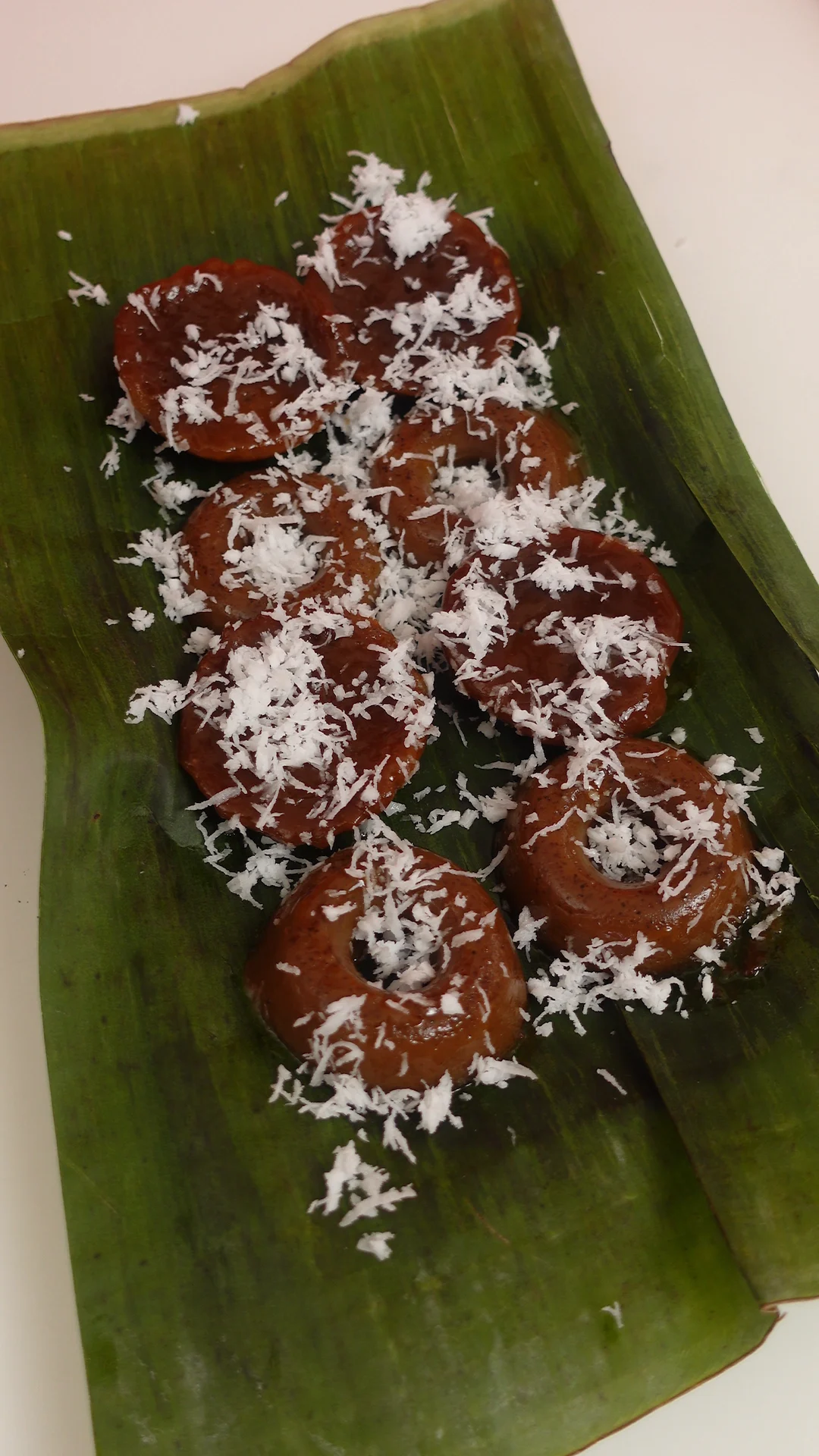 kutsinta-(filipino-brown-sugar-rice-cakes)