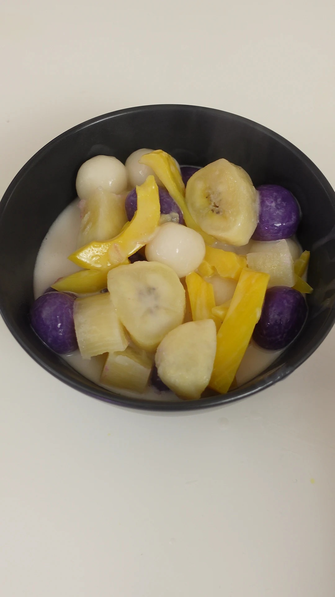 gintaang-bilo-bilo-(filipino-glutinous-rice-balls-dessert)