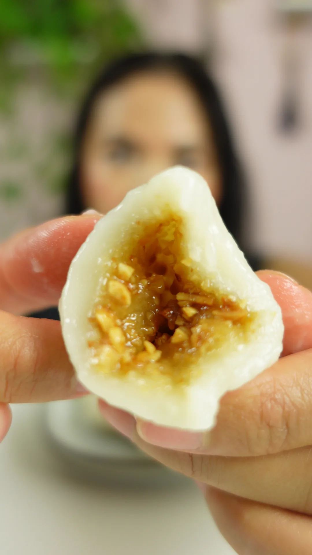 peanut-stuffed-sticky-rice-(filipino-masi)