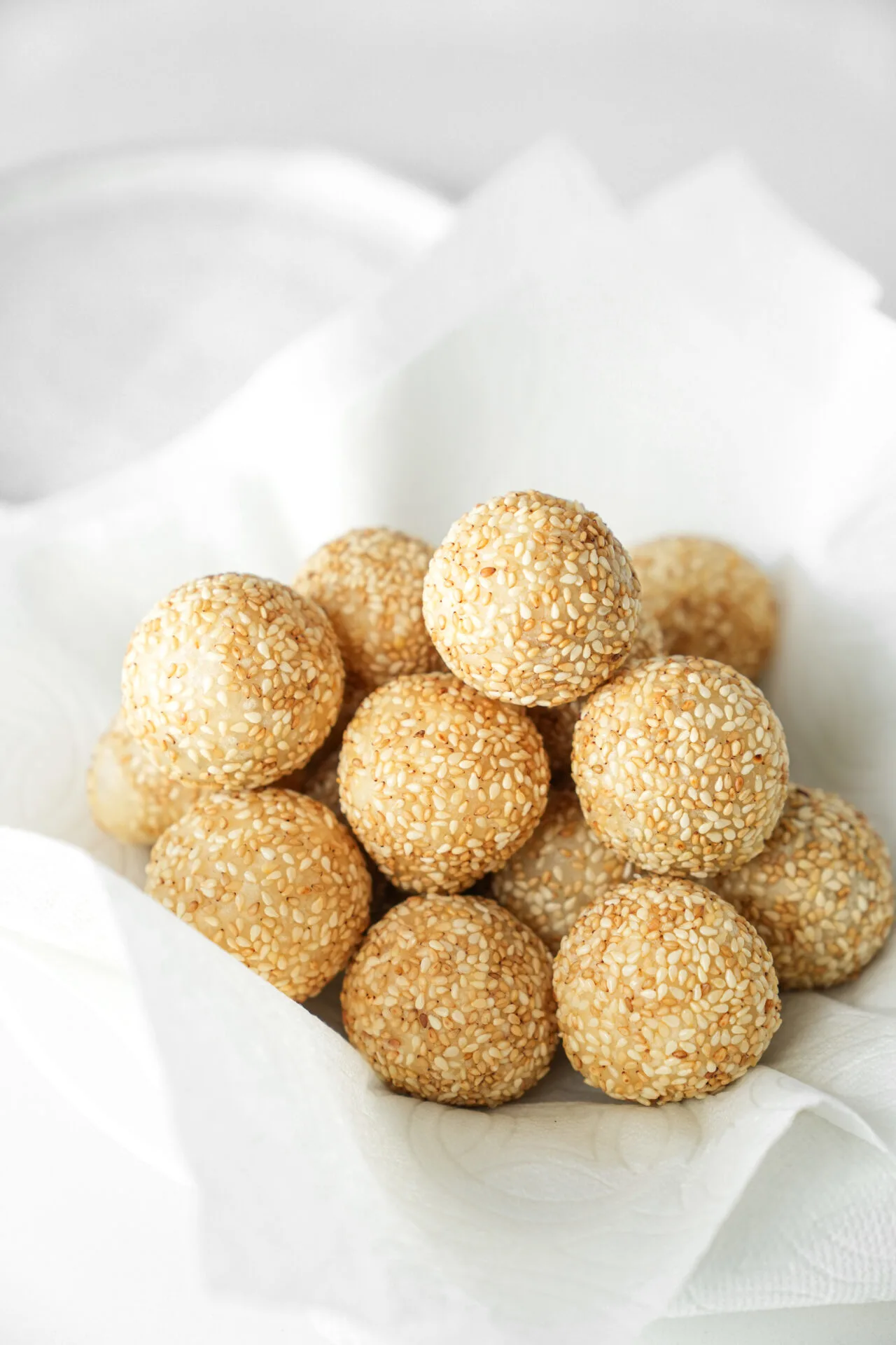 sesame-balls-with-red-bean-filling
