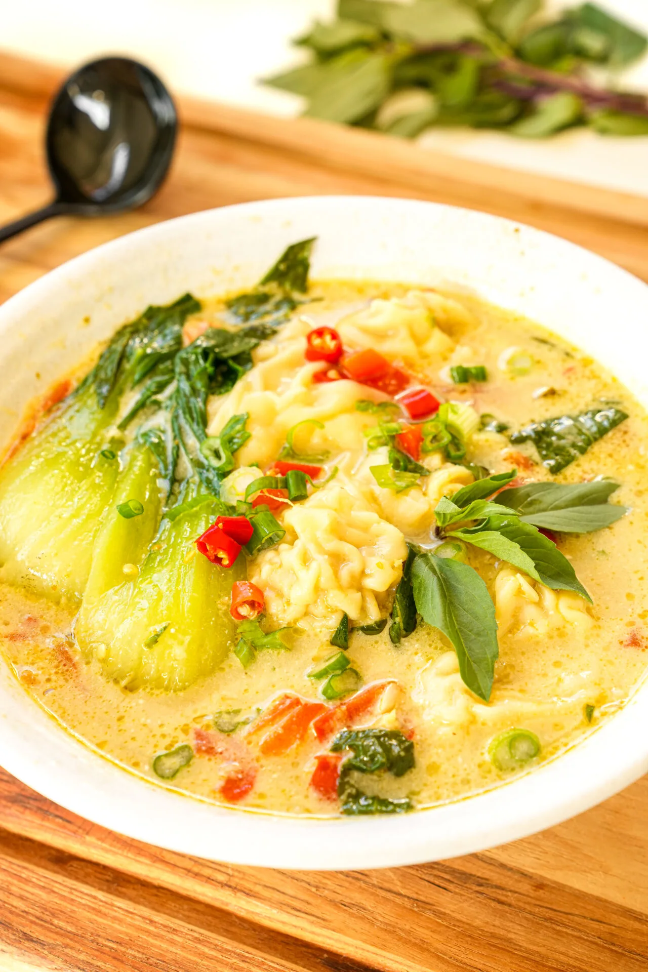 thai-green-curry-wonton-soup