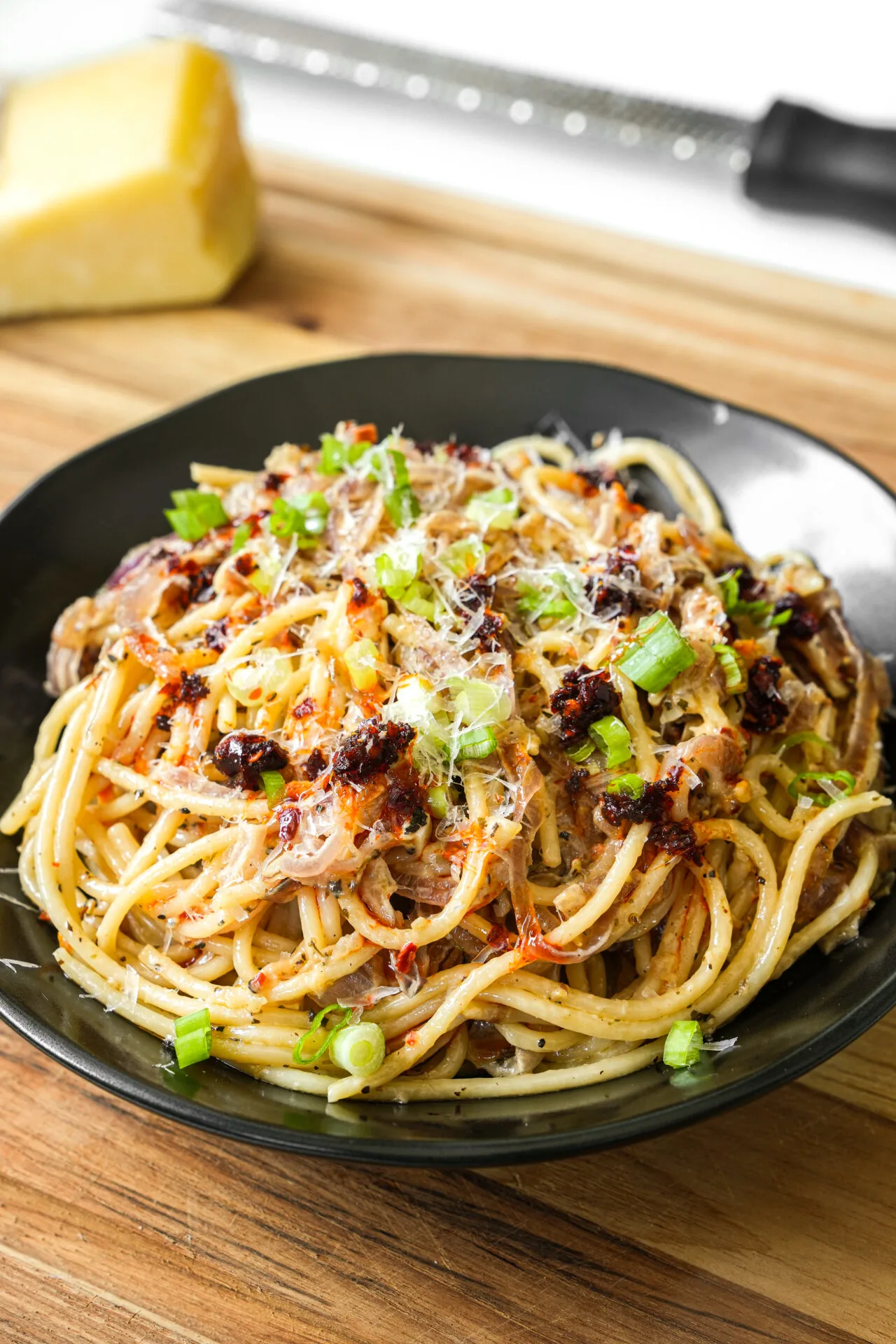 caramelized-onion-and-garlic-spaghetti