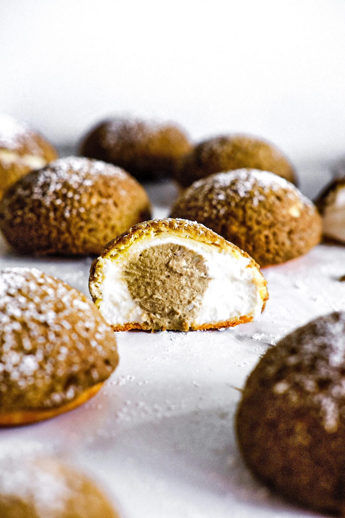 hojicha-cream-puffs-(choux-au-craquelin)