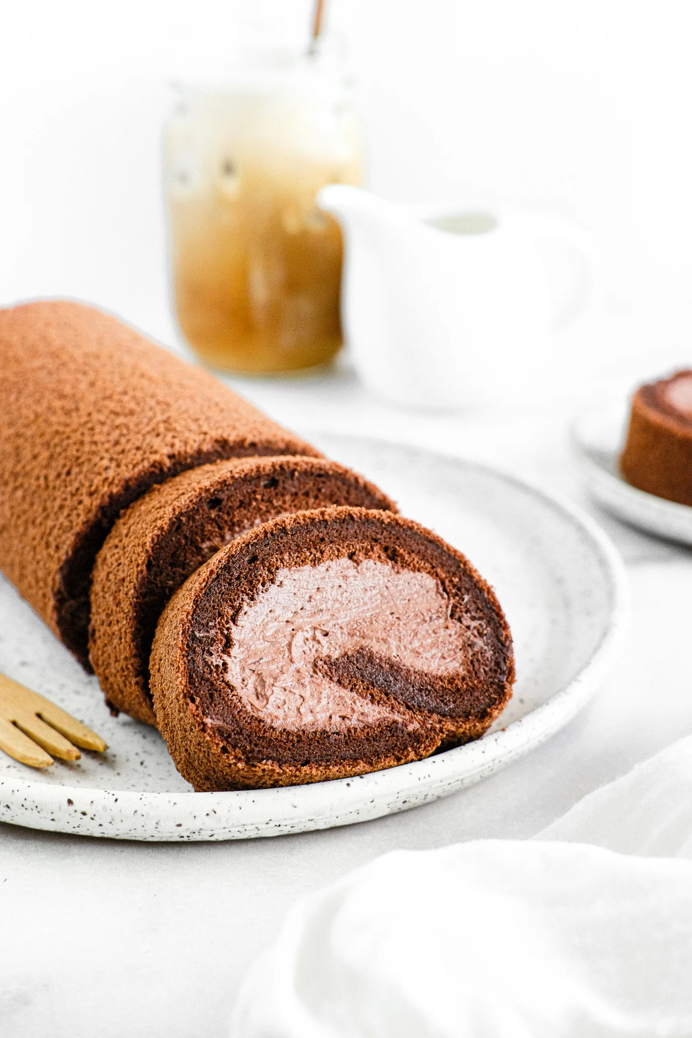 double-chocolate-swiss-roll-cake