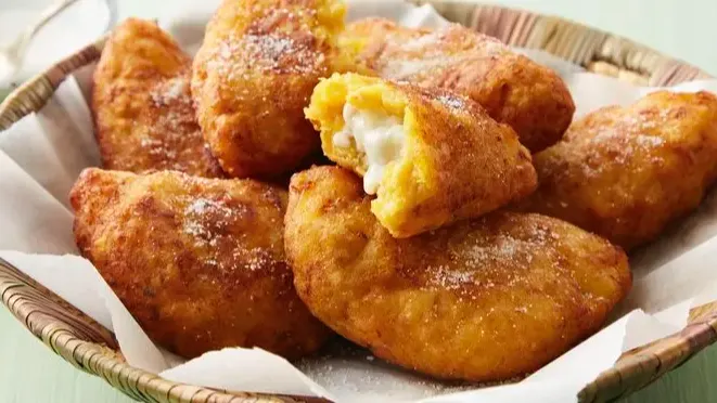 sweet-plantain-empanadas-(with-custard-filling)