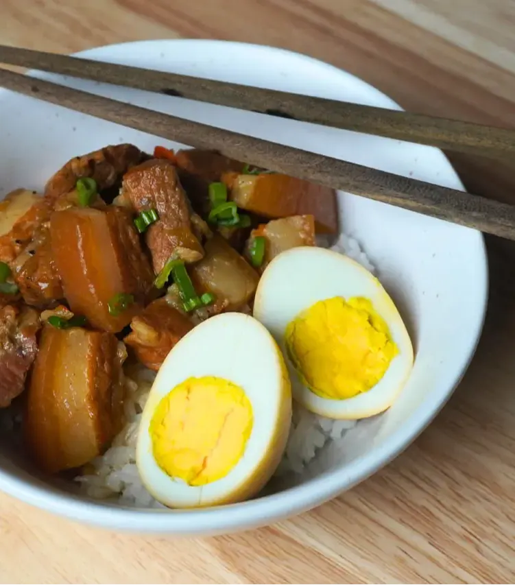 vietnamese-braised-pork-belly-and-egg