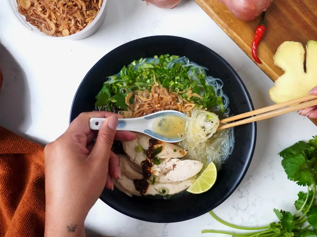 vietnamese-chicken-glass-noodle-soup