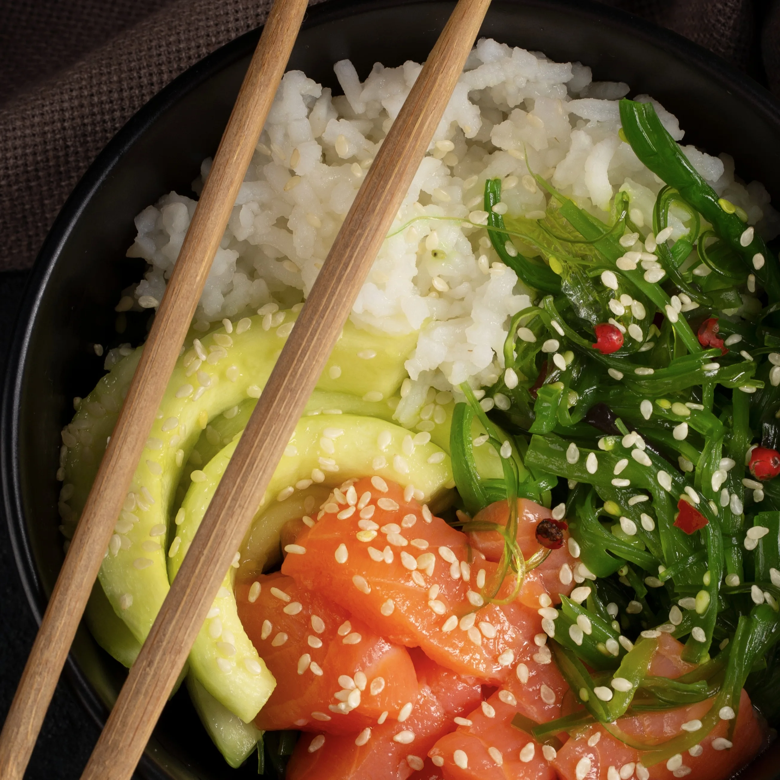 spicy-salmon-avocado-bowl