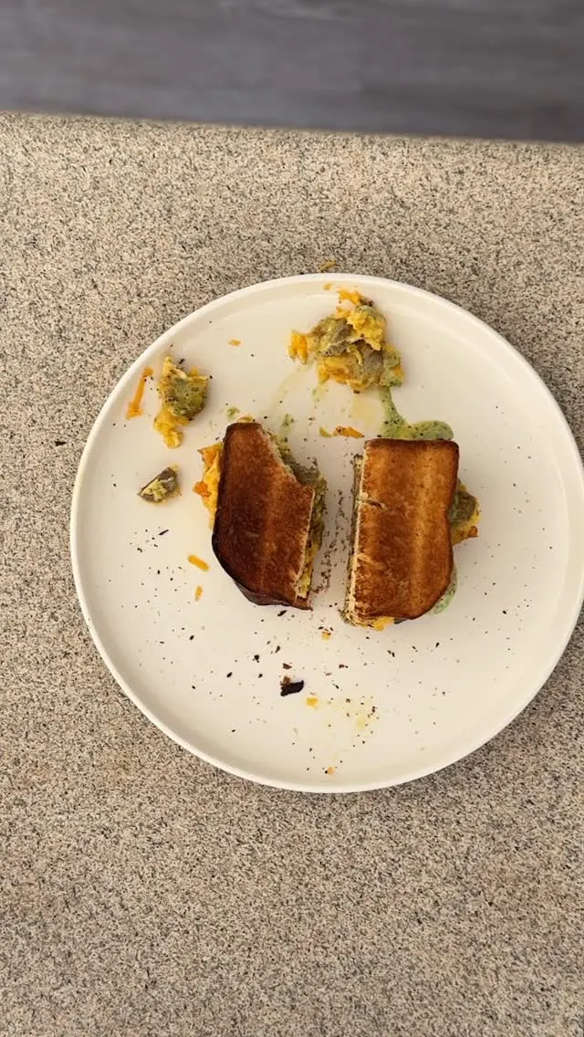 turkey-sausage-and-egg-breakfast-sandwich