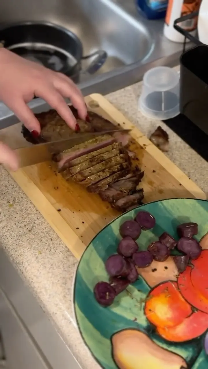 steak-potatoes-and-salad