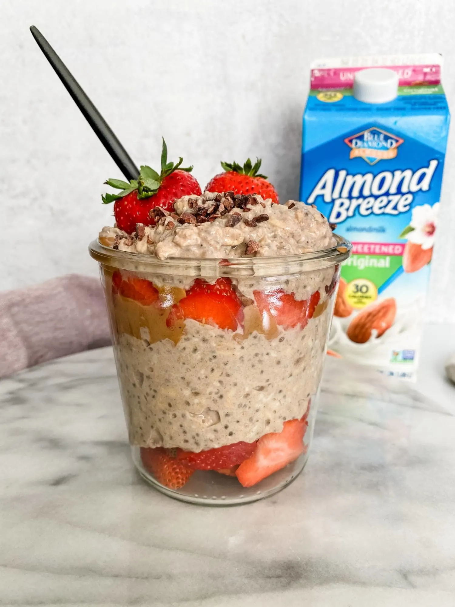 strawberry-chocolate-overnight-oats
