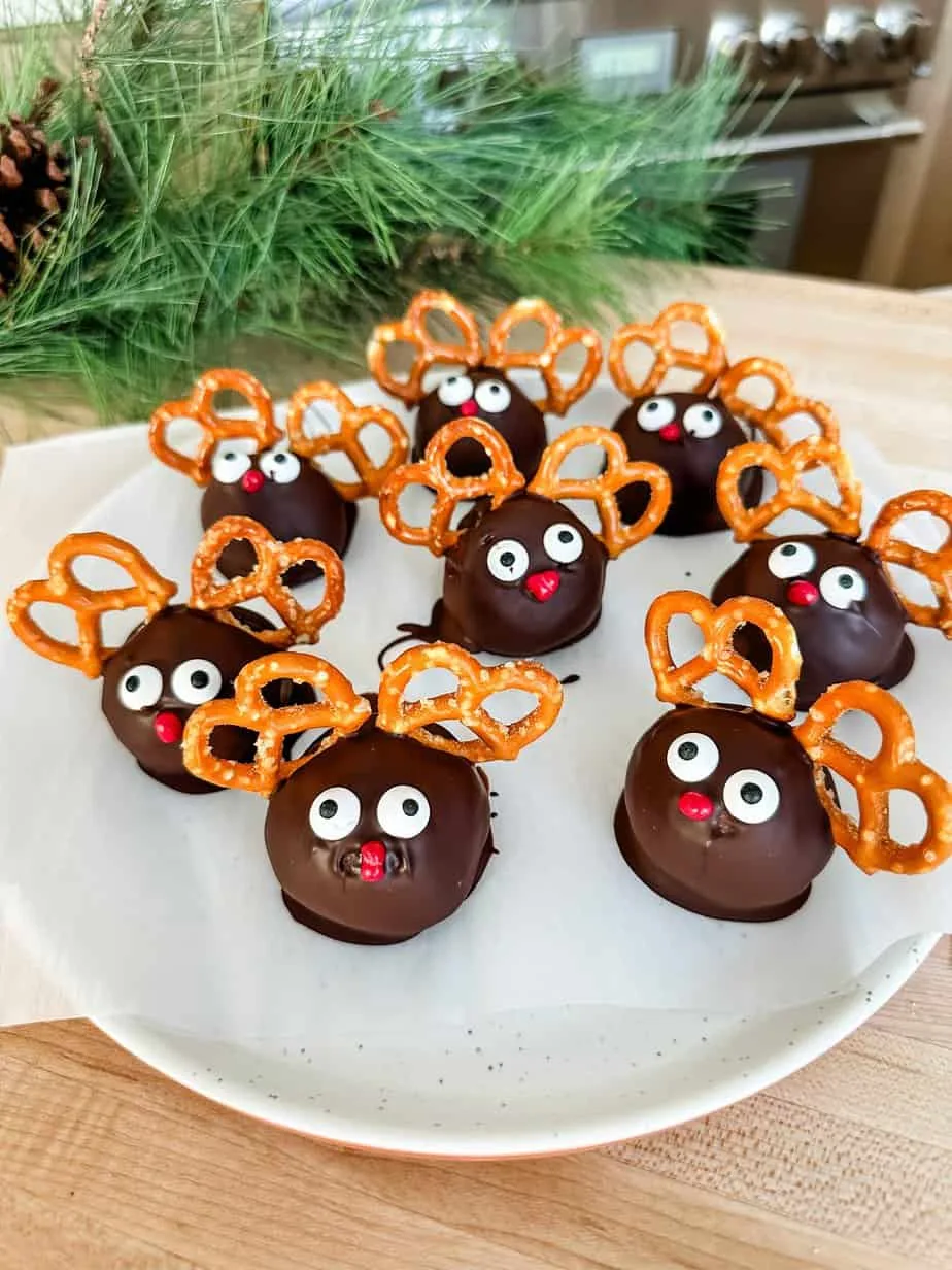 reindeer-cake-pops