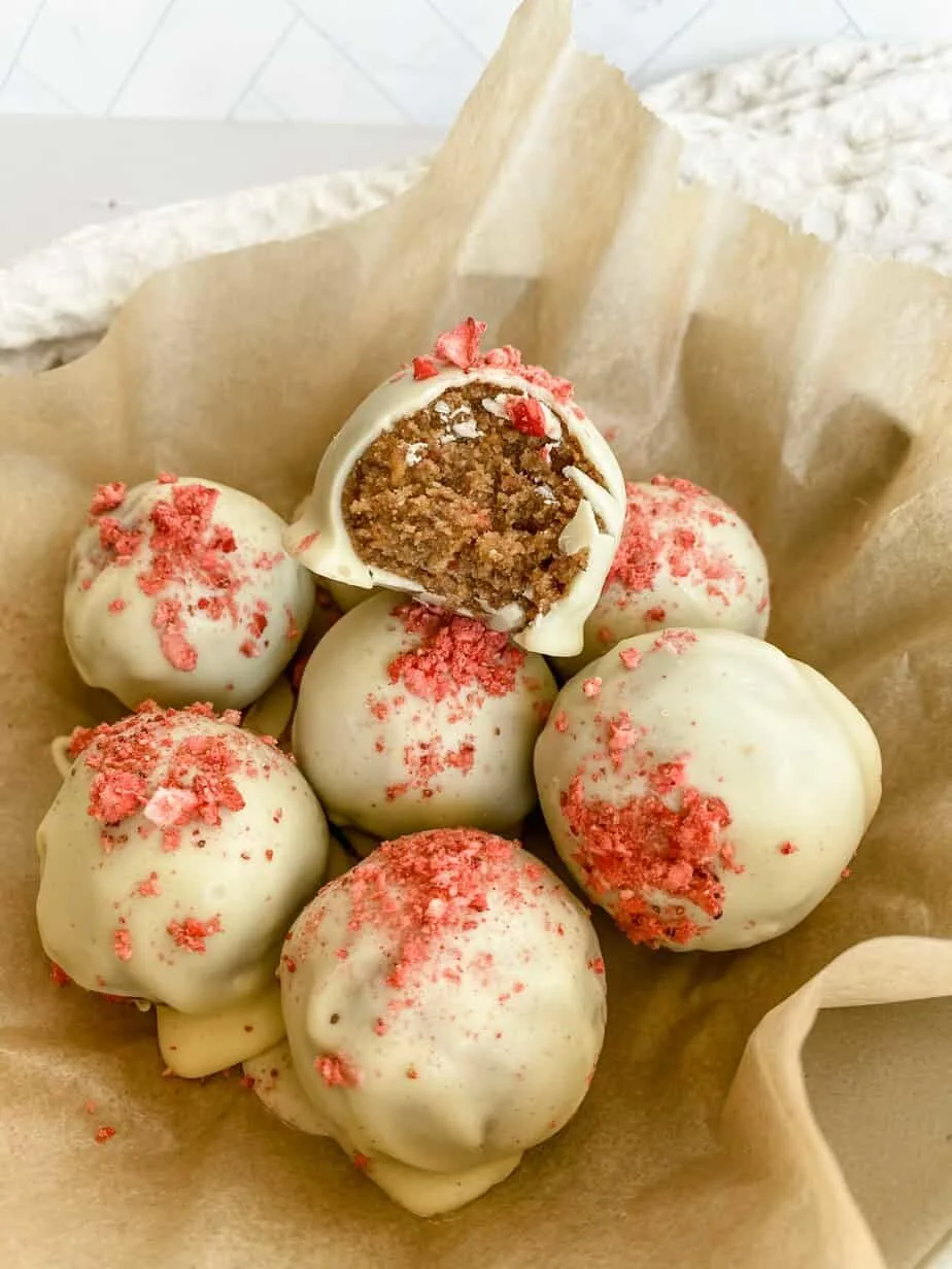 strawberry-shortcake-truffles
