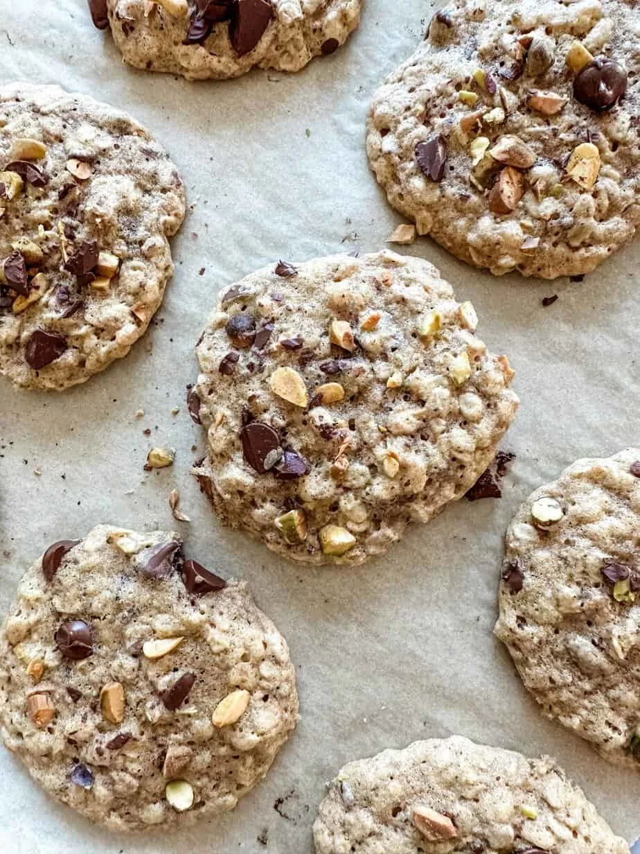 chocolate-chip-pistachio-oatmeal-cookies