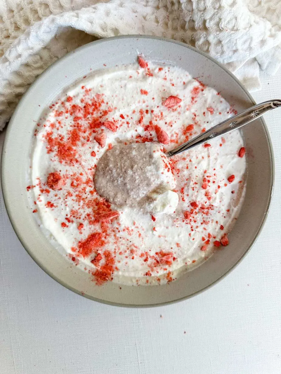 blended-strawberry-overnight-oats