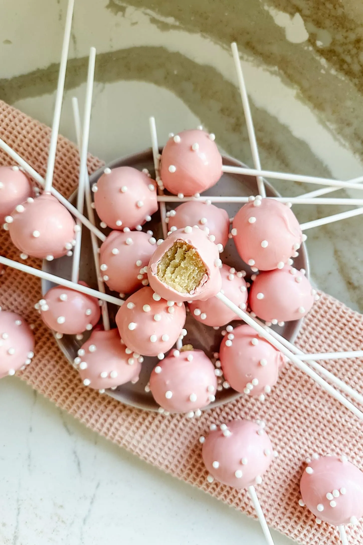 starbucks-birthday-cake-pops